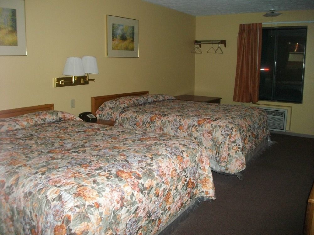 Budgetel Inn & Suites Fort Scott Exterior photo